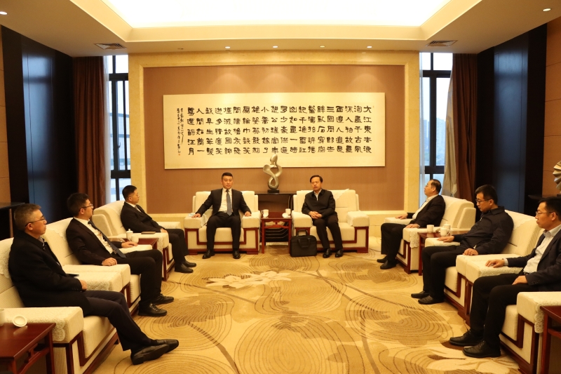 许兵董事长与黄冈市常务副市长刘忠诚举行工作会谈（配图）